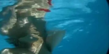 Japanese girl underwater pleasure