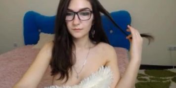 KleoQueen trying to be naked, March 5, 2020