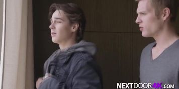 Tyler Thomas tops random stranger while looking for a work space