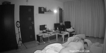 Wife gets dick in her pussy during bedtime (Real Couple)