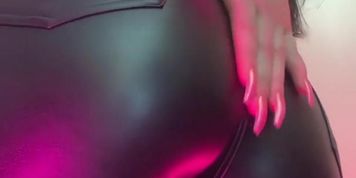 MK_LeatherPantsAss
