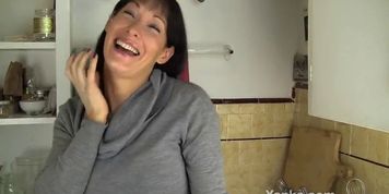 YANKS - MILF Angela Humping The Sink