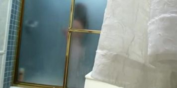 Typ bespannt seine haarige Stiefschwester in der Dusche!