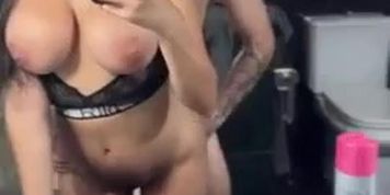 Aaliyah yasin fuck in bathroom