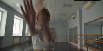 Mila Ershova Breasts Scene  in Vstat Na Nogi
