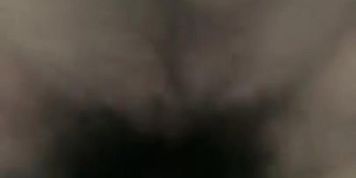 Le abro las pierna riqu&iacute;simo y me vengo encima de ella. 
