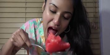 Ang Sarap! Filipina Girl Eats Watermelon With Giant Spoon