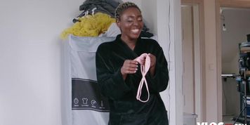 Busty Ebony Zaawaadi Sex Desires Fulfilled