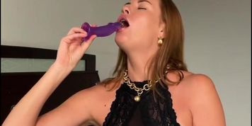 Mommy shows how she can work with her mouth and hotly jerks off the clit