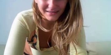 Busty blonde shwing her nice natural tits - video 3