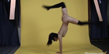 Sanya Semashko mind blowing gymnastics naked