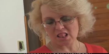 She finds her old mom riding her man's dick