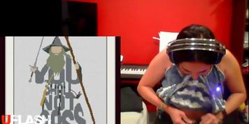 Streamer Girl on Twitch accidentally shows her ...