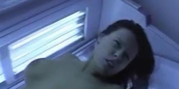 Queeny Love Tanning Time