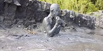 Naked Clay Bath