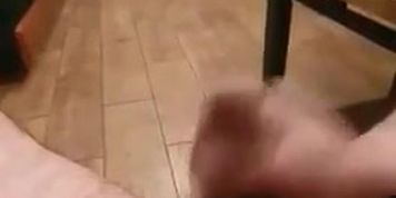  Sacando leche antes de ir a trabajar 