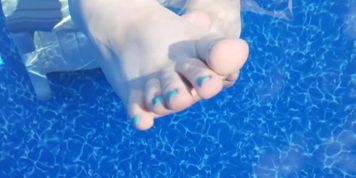 MILF Mistress Vixie's Soles And Toes In The Pool.