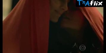 Paolla Oliveira Lesbian Scene  in Felizes Para Sempre?