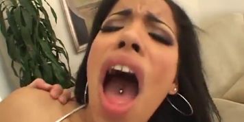 Curvy brunette likes anal sex (Havana Ginger)