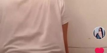 Haciendo twerk en tiktok. Sigueme en Instagram @angielizteh