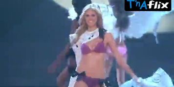 Heidi Klum Underwear Scene  in Victoria'S Secret Fashion Show 2007
