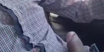Ch&oacute;fer de Uber caliente 