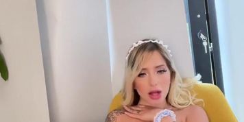 Latin maid fingering