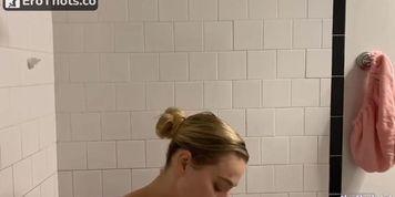 blakeblossom solo shower fun (Blake Blossom, Jasmin Wagner, Kobe Tai)