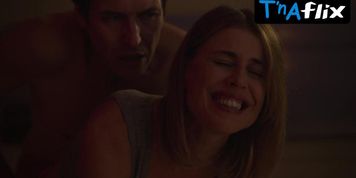 Ruth Llopis Ep. 01X05 Scene  in Valeria