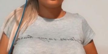 Estaba jugando videojuegos en mi casa y quise hacer un video.. by rojasspaula from OnlyFans | Coomer