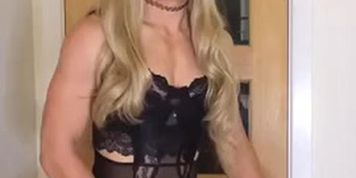 Tayrosiee  cumming on her lingerie