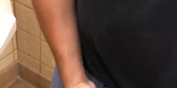 Big Cock Straight Men Cruising Bathroom Abuelo Ba&ntilde;o P&uacute;blico Cum In 20 Secon