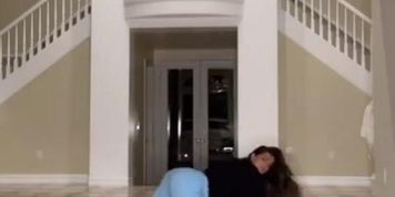 Addison rae plays fortnite