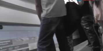Thong of a foxy lady seen in free upskirt video