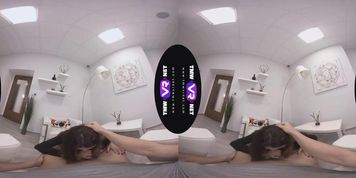 Vanessa Decker vr