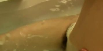 Dawn cleans her big full bush