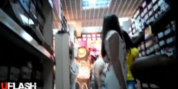 Dickflash for girls in store