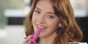 TUSHY This college student loves camming and getting gaped more than anything
