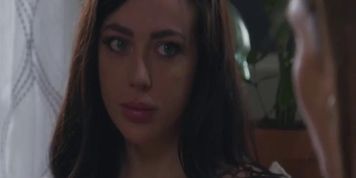 Slender babes Whitney Wright and Skylar Snow face sitting