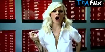 Maja Ivarsson Sexy Scene  in Snakes On A Plane