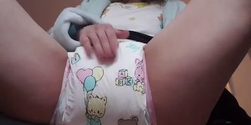 Emma ABDL - double diapered close-up video with lovely patting and crinkling sounds (Tenille Dashwood)
