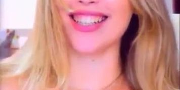 Stunning Webcam Blonde Rubs Pussy F