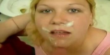 Two girls suck one cock