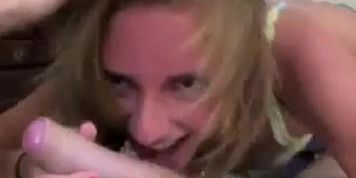 Teen undresses and blows her bf