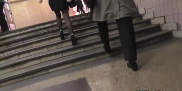 Juicy upskirt pussy view of the amateur blonde MILF