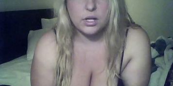 Hillary Hooterz smoking