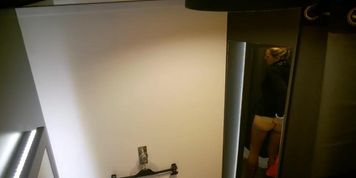 Great ass girl in changing room
