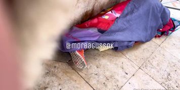 Note que este homeless estaba curioso , me escucho hablando .. by morbosgspy from OnlyFans | Coomer