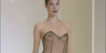 Celebnakedness models naked on the runway with natural breasts 4