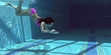 Jessica Lincoln hot teen underwater